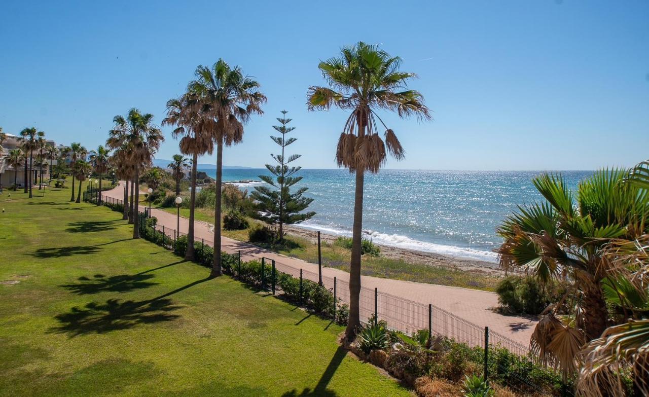 Fantastic Beachfront Apartment Estepona Buitenkant foto