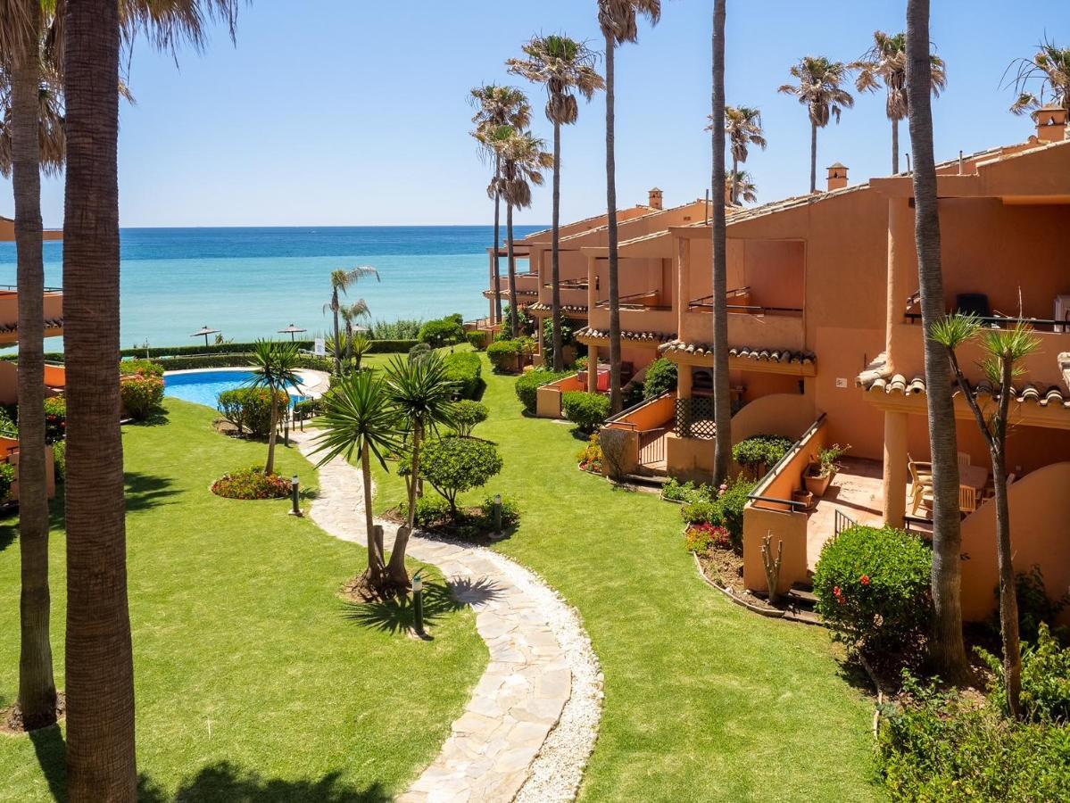 Fantastic Beachfront Apartment Estepona Buitenkant foto