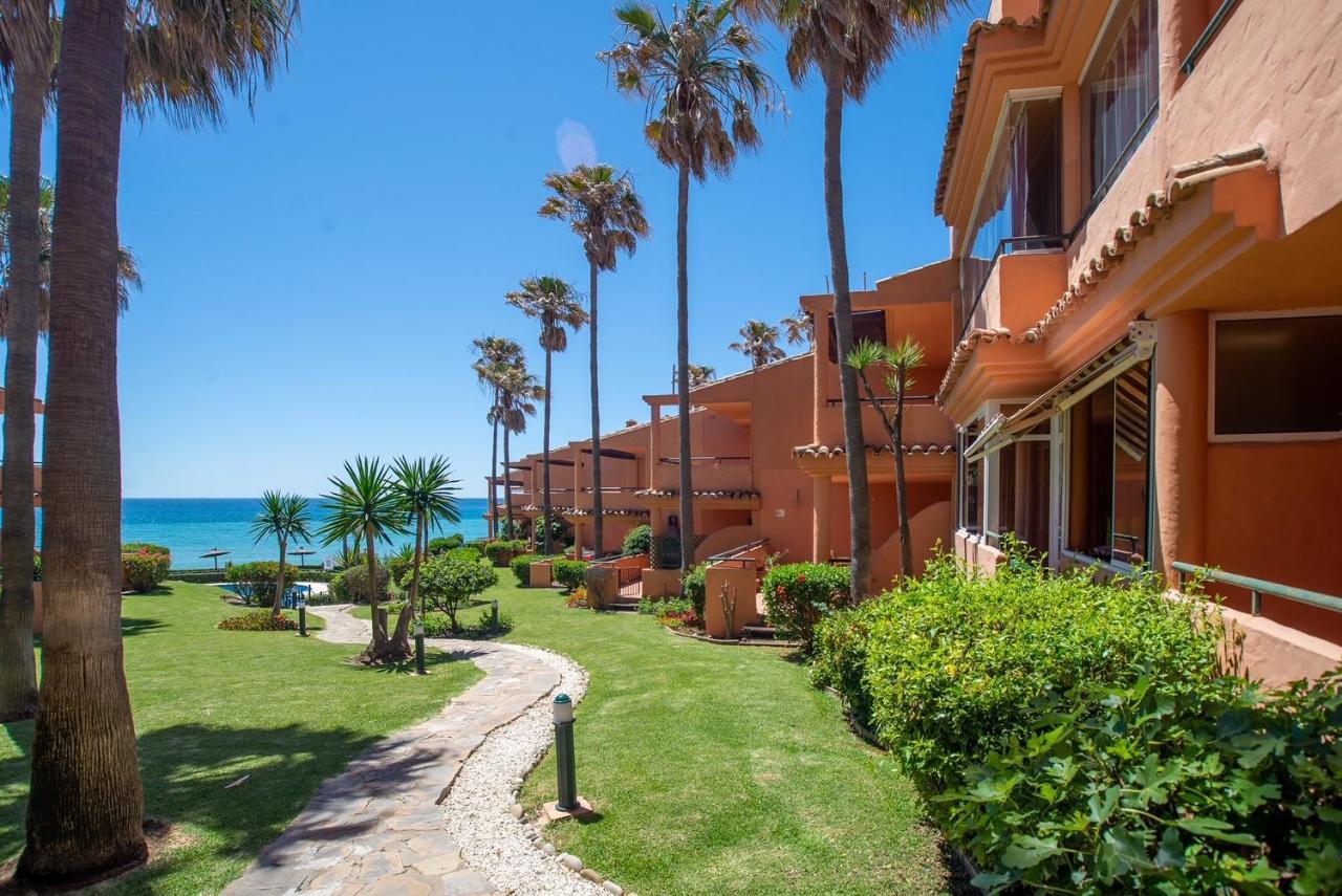 Fantastic Beachfront Apartment Estepona Buitenkant foto