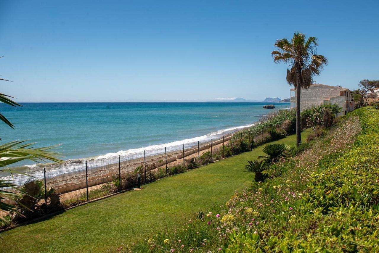 Fantastic Beachfront Apartment Estepona Buitenkant foto