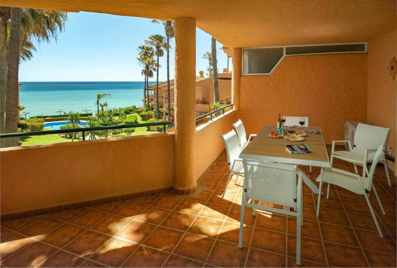 Fantastic Beachfront Apartment Estepona Buitenkant foto