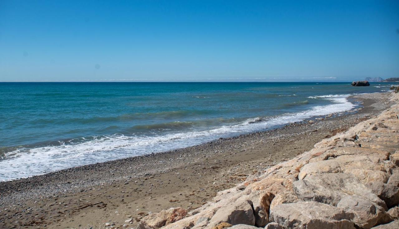 Fantastic Beachfront Apartment Estepona Buitenkant foto