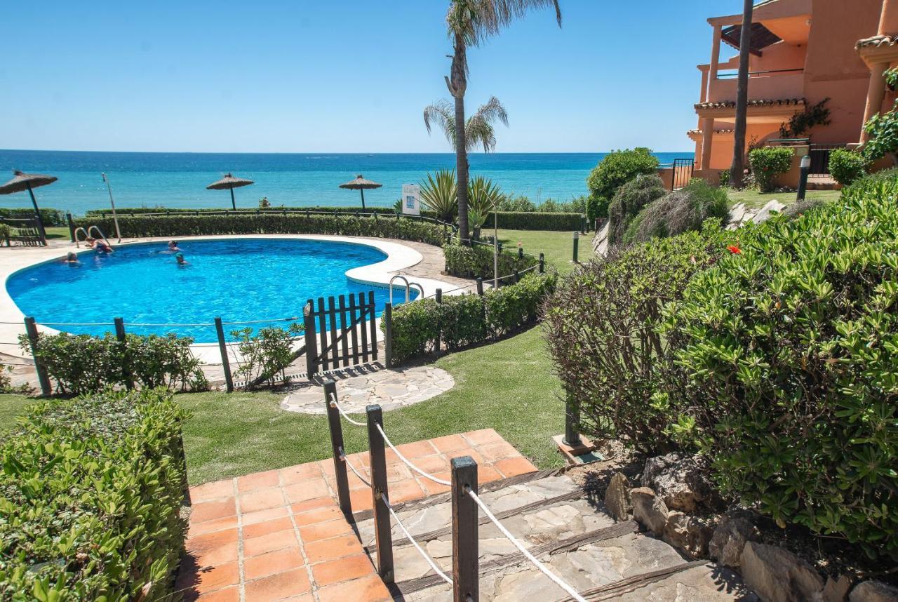 Fantastic Beachfront Apartment Estepona Buitenkant foto