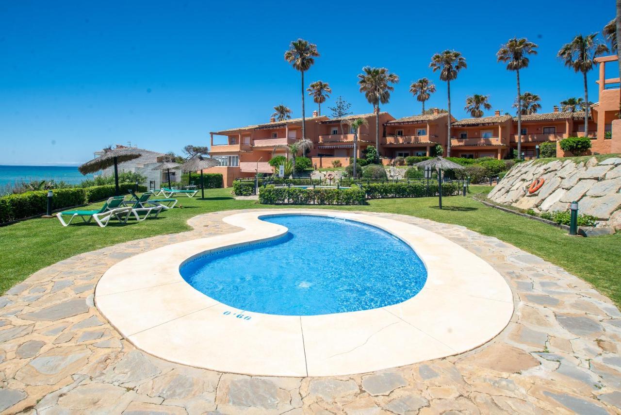 Fantastic Beachfront Apartment Estepona Buitenkant foto